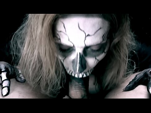 ❤️ Demon djevojka siše kurac svojim crnim ustima i guta spermu. ❤ Porno na hr.passiveincome1.ru ☑